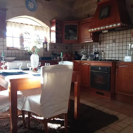 Central 600 Years Old House Of Character