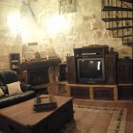 Central 600 Years Old House Of Character * Żabbar